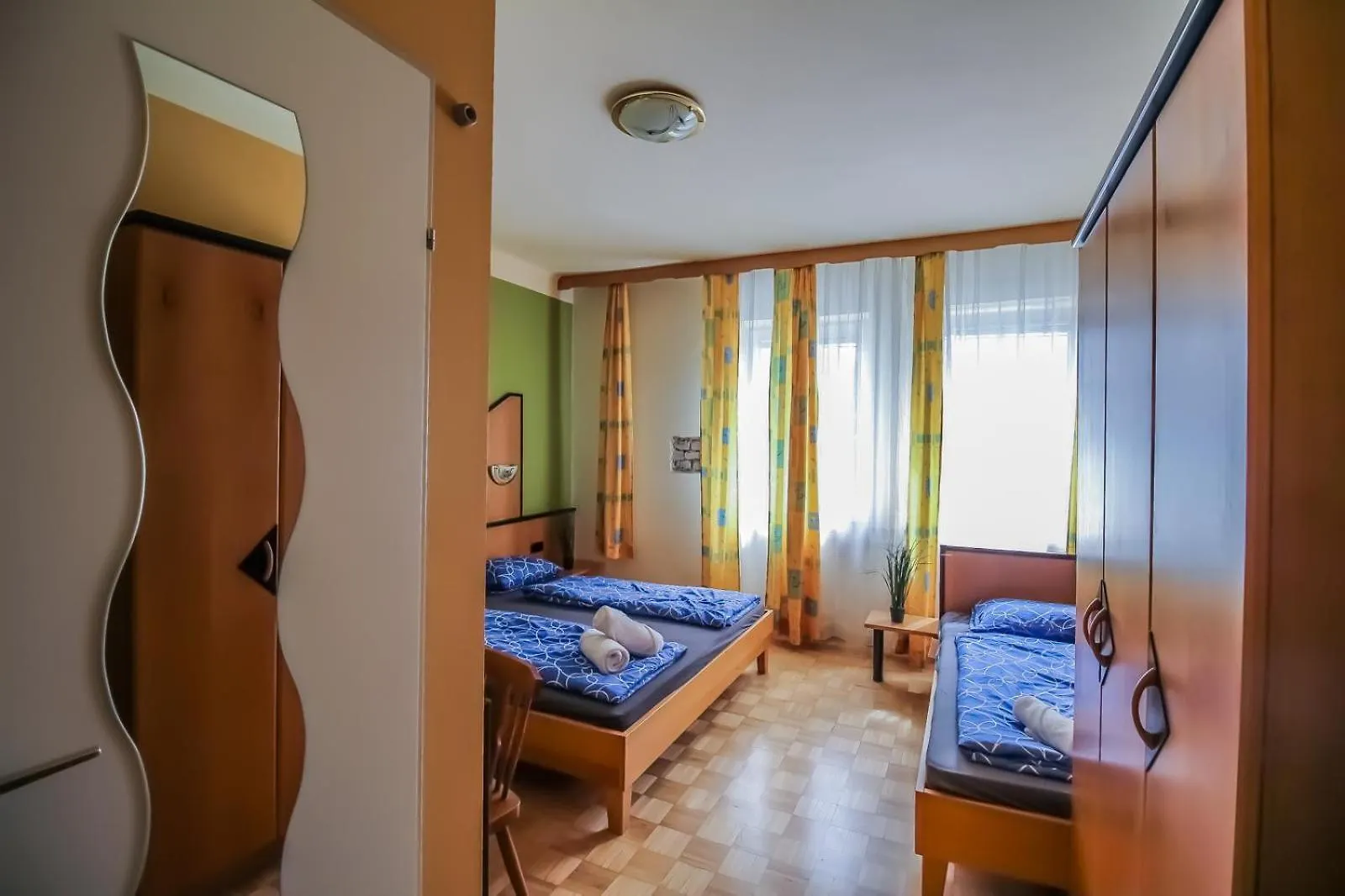 Affordable Central Rooms, 10-Min To Lugner City Wiedeń 0*,  Austria