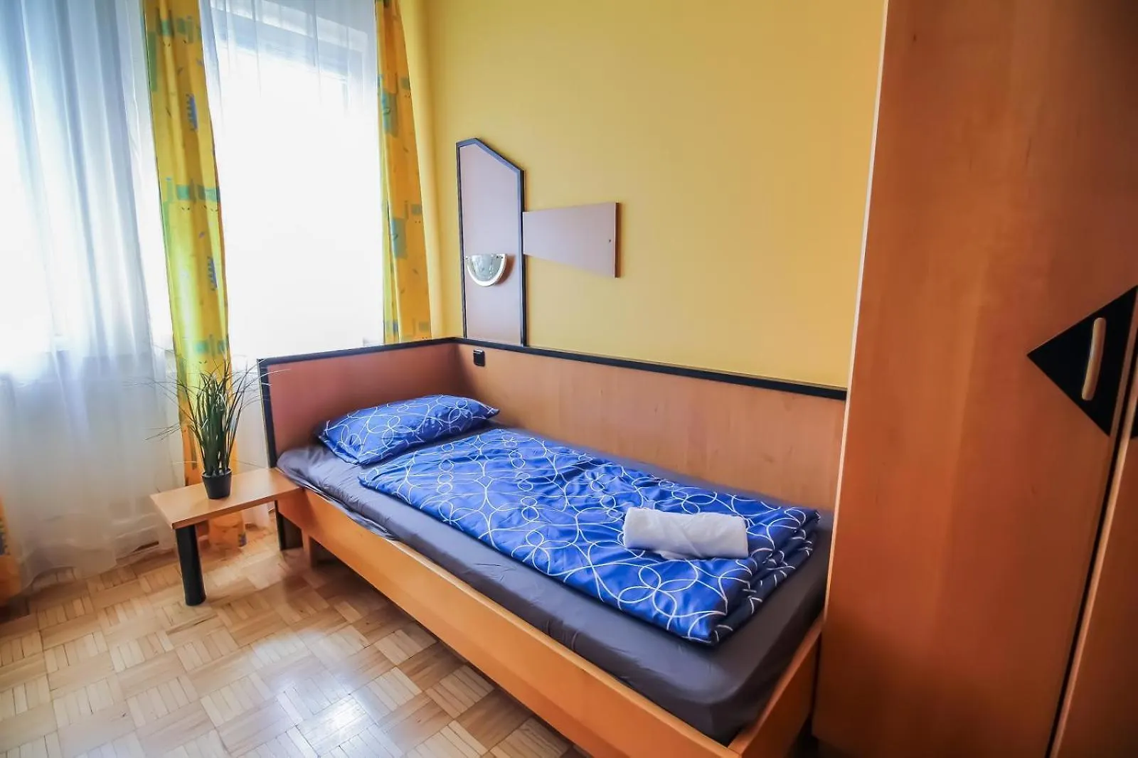 Apartament Affordable Central Rooms, 10-Min To Lugner City Wiedeń Austria