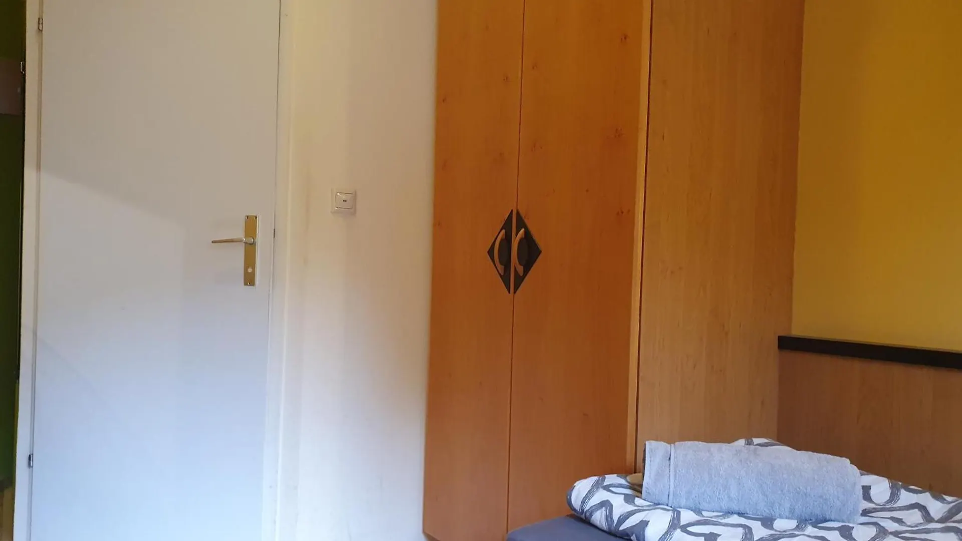 Apartament Affordable Central Rooms, 10-Min To Lugner City Wiedeń
