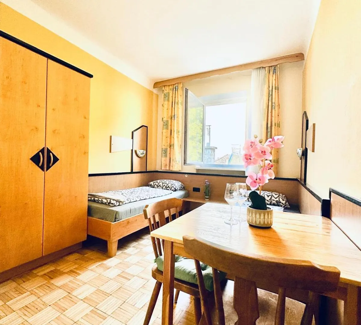 Affordable Central Rooms, 10-Min To Lugner City Wiedeń