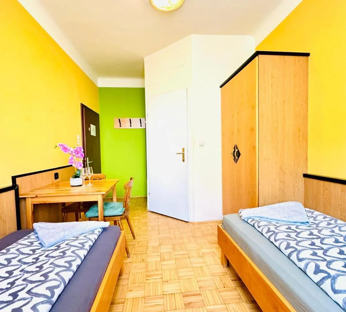 Apartament Affordable Central Rooms, 10-Min To Lugner City Wiedeń