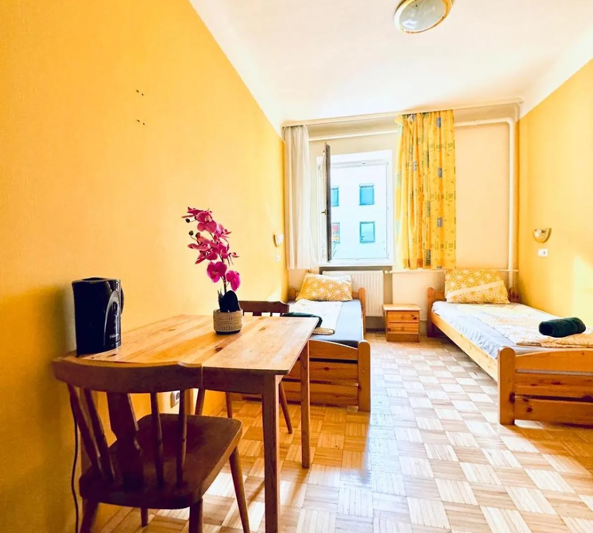 Affordable Central Rooms, 10-Min To Lugner City Wiedeń
