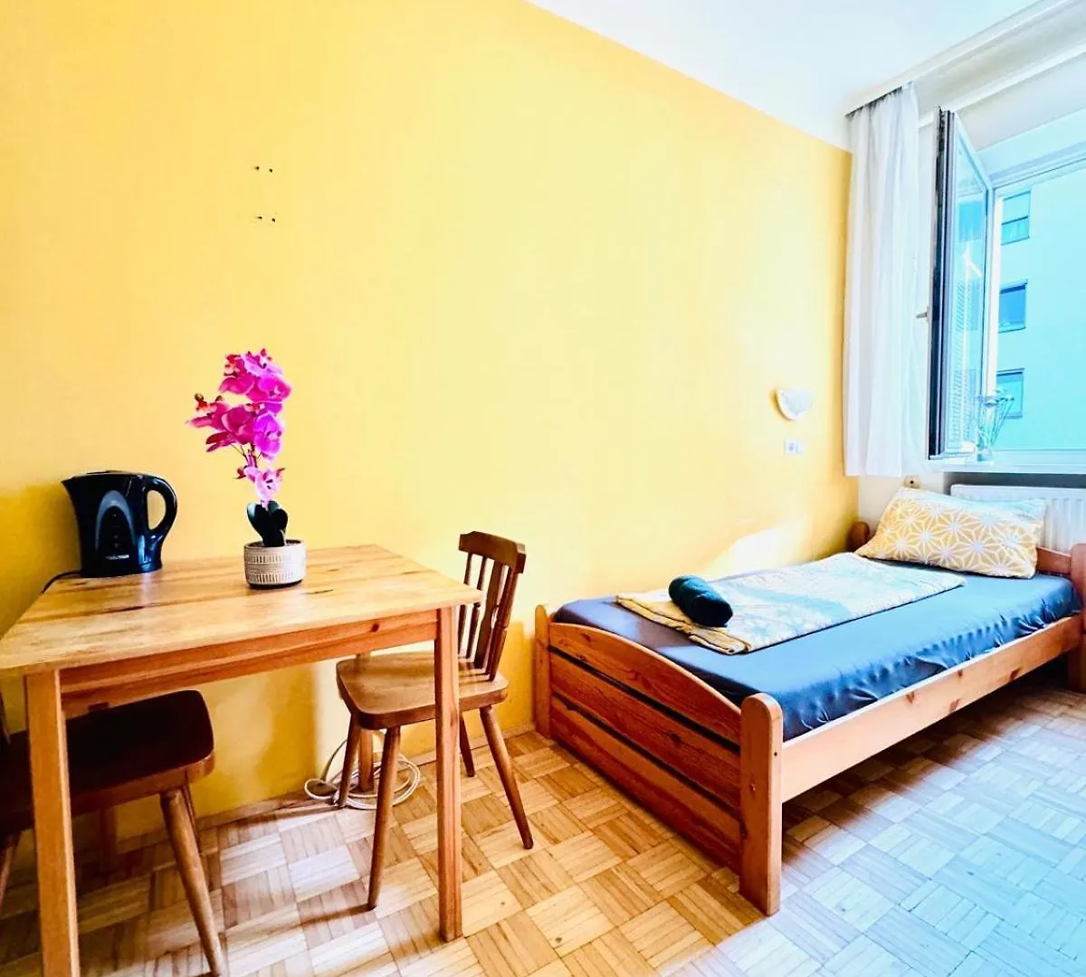 Affordable Central Rooms, 10-Min To Lugner City Wiedeń Apartament