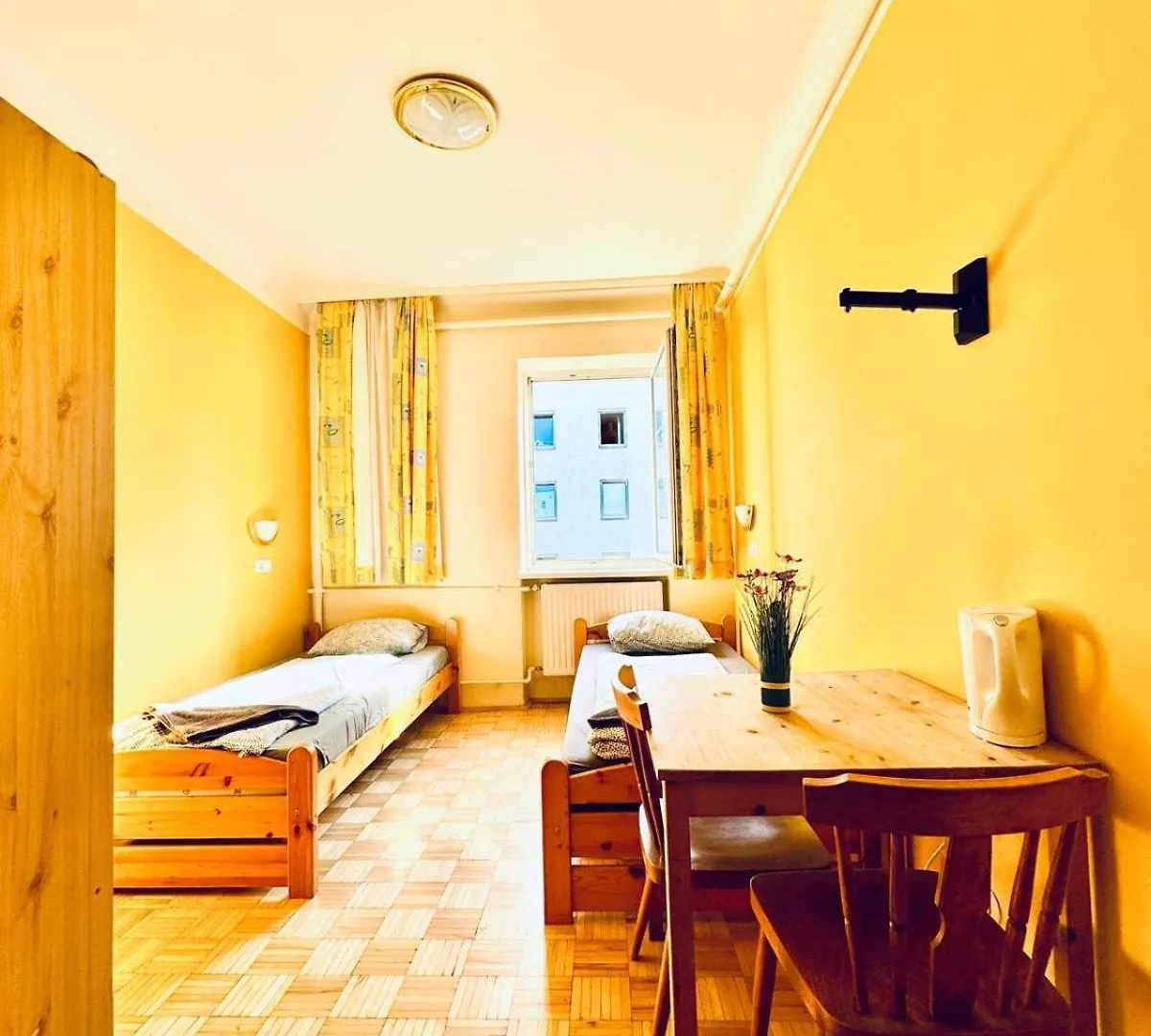 Apartament Affordable Central Rooms, 10-Min To Lugner City Wiedeń Austria