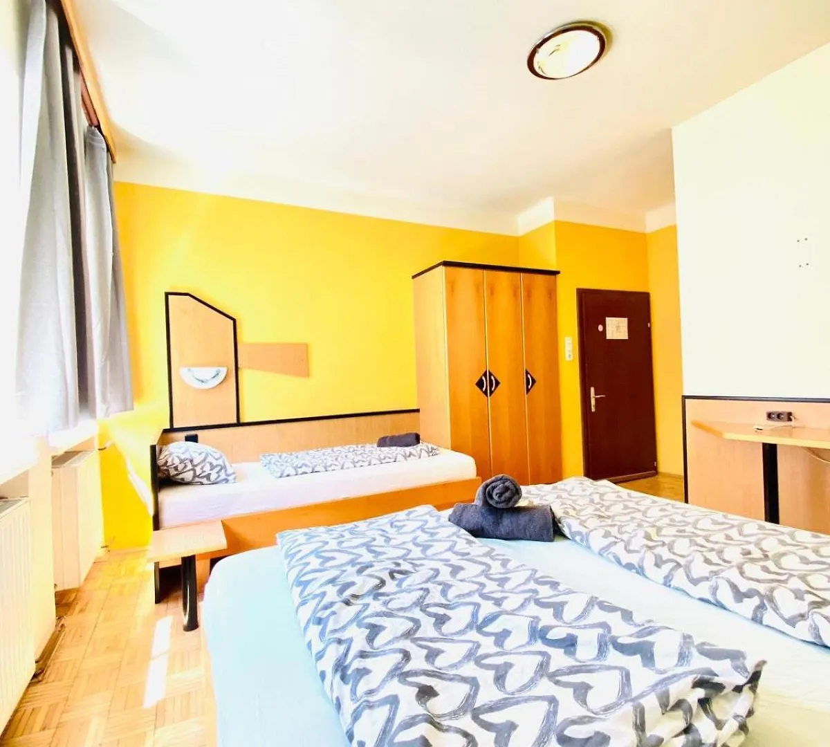 Affordable Central Rooms, 10-Min To Lugner City Wiedeń 0*,  Austria