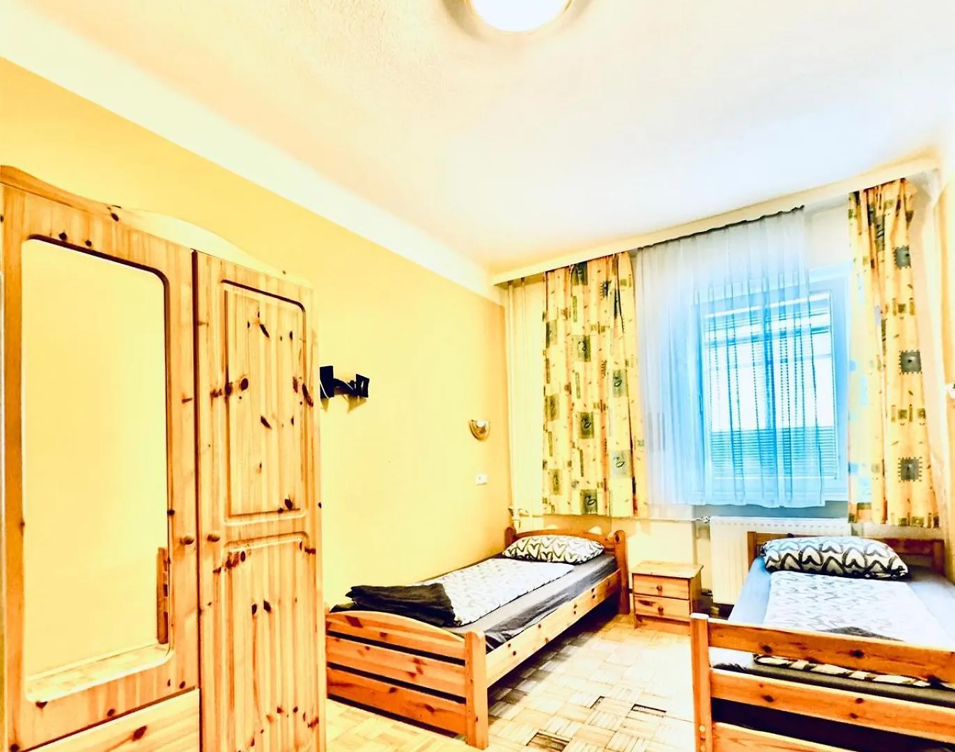 Apartament Affordable Central Rooms, 10-Min To Lugner City Wiedeń