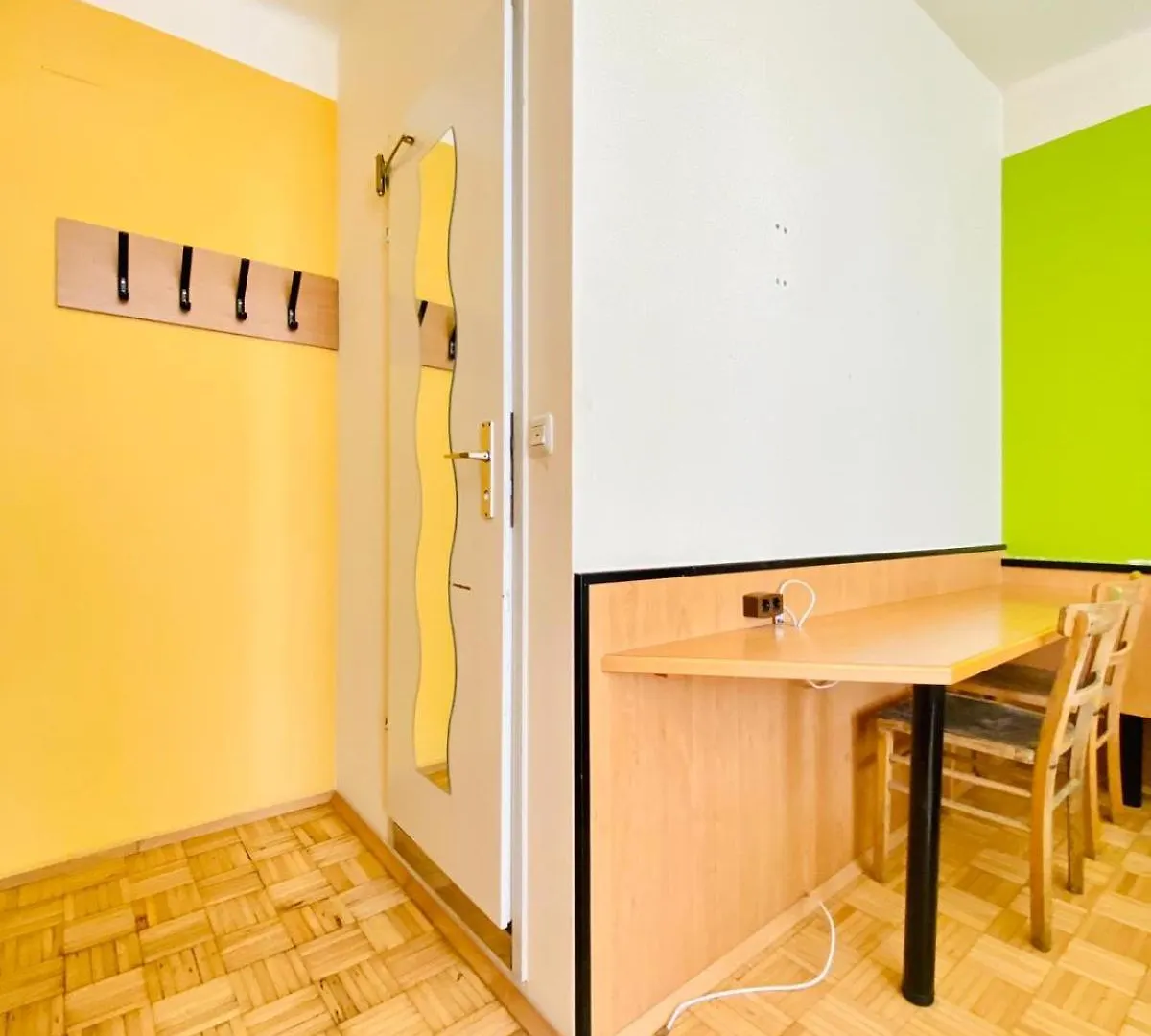Apartament Affordable Central Rooms, 10-Min To Lugner City Wiedeń Austria