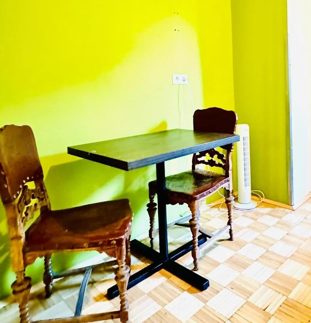 Apartament Affordable Central Rooms, 10-Min To Lugner City Wiedeń