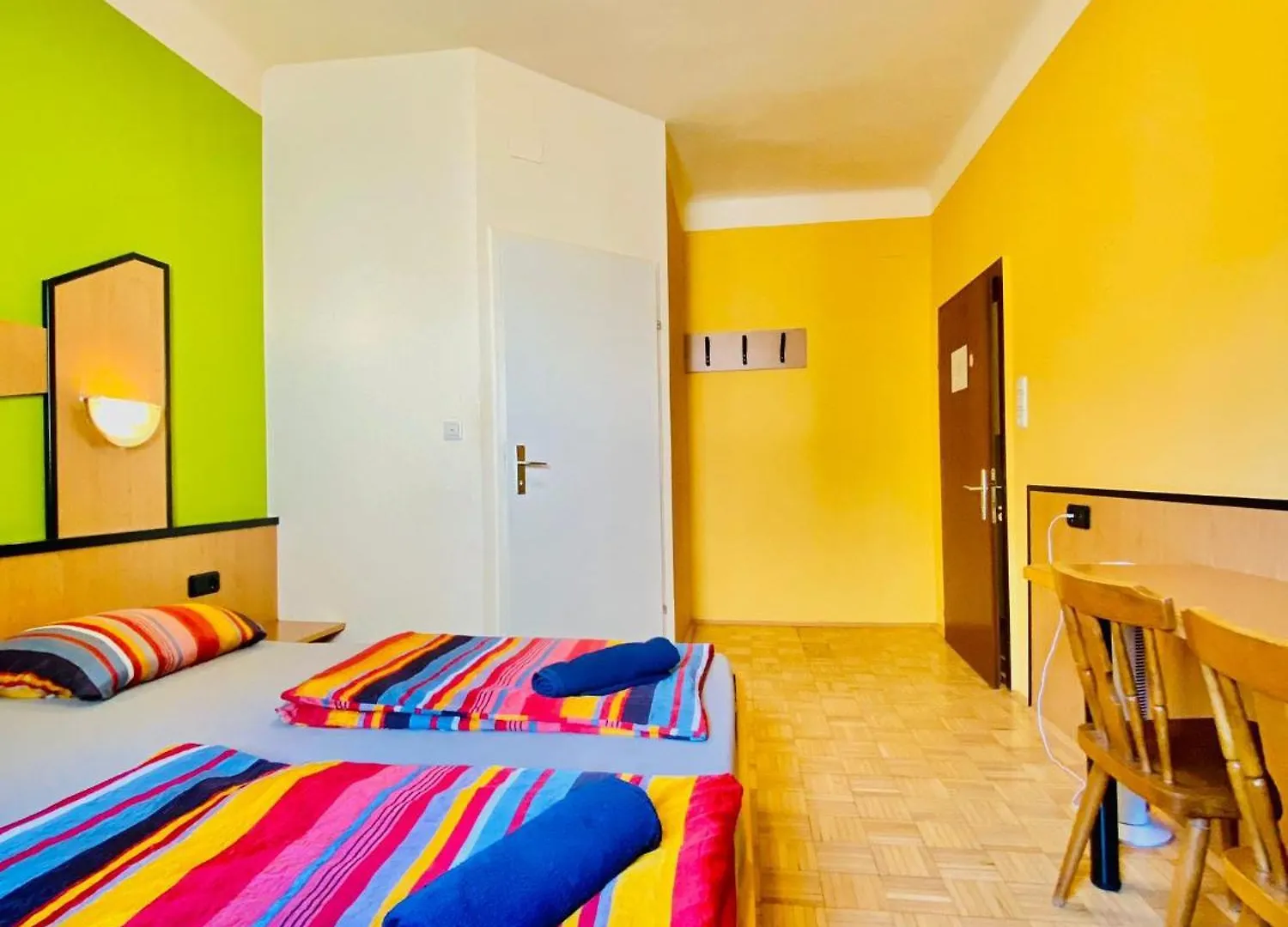 Affordable Central Rooms, 10-Min To Lugner City Wiedeń Apartament